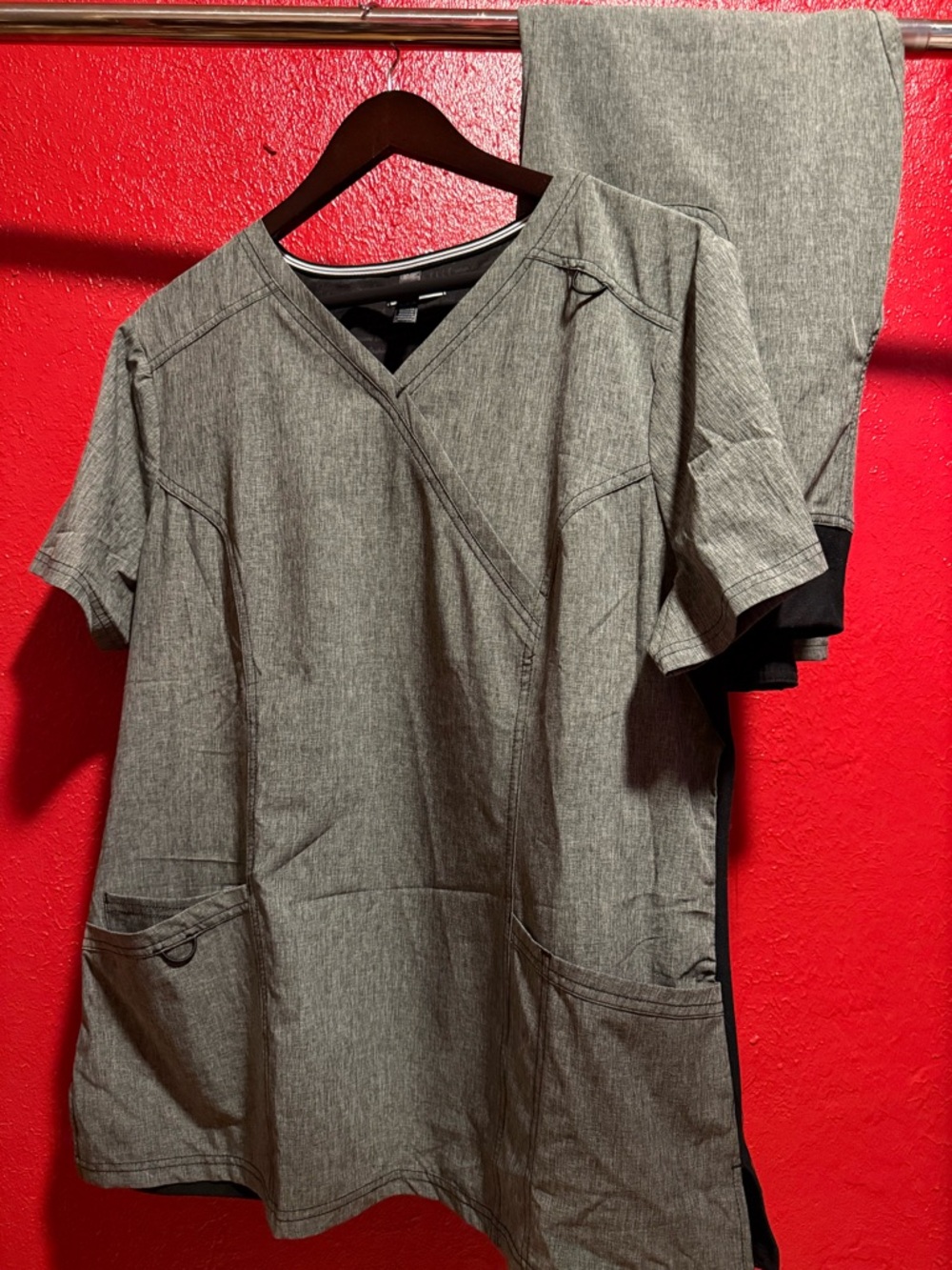 042. Elle heather grey scrub set large top and large petite pants